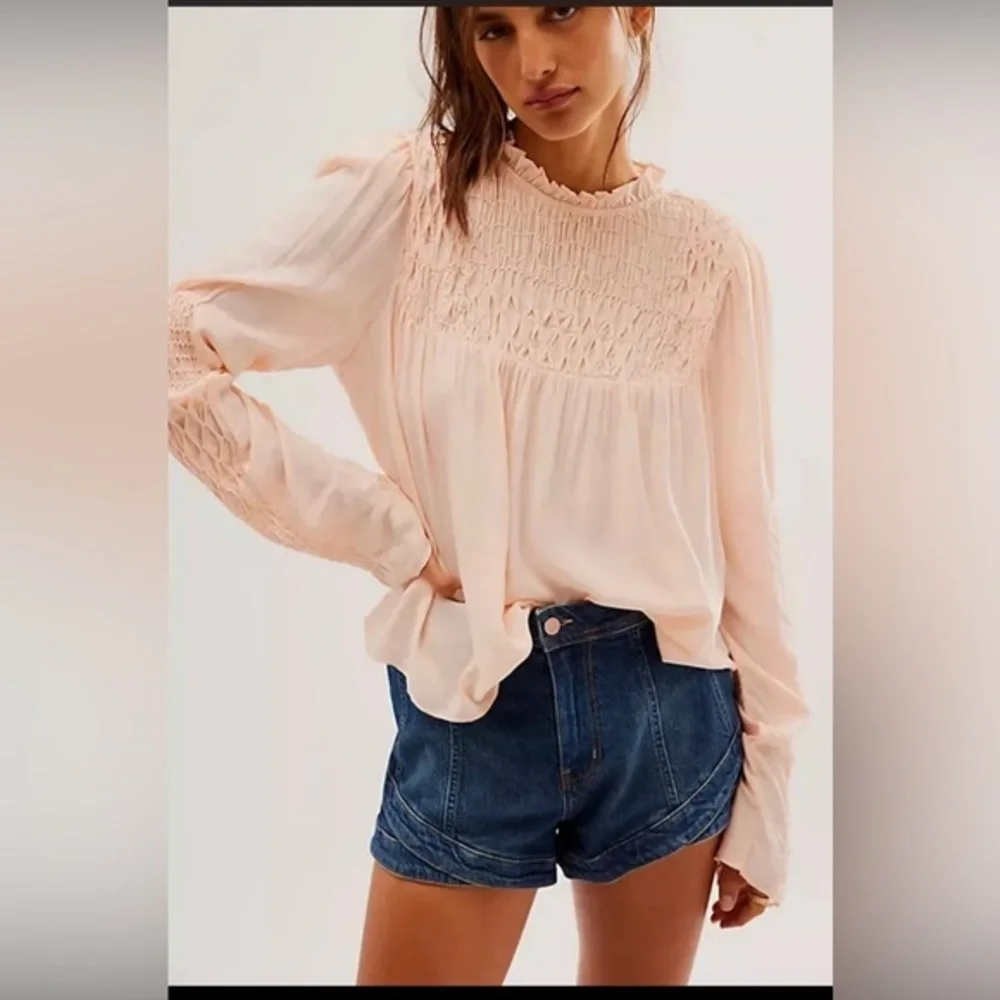 FREE PEOPLE Smocked in‎ Time peach Ruffle Neck smocked Blouse Top shirt size XS - Picture 2 of 4